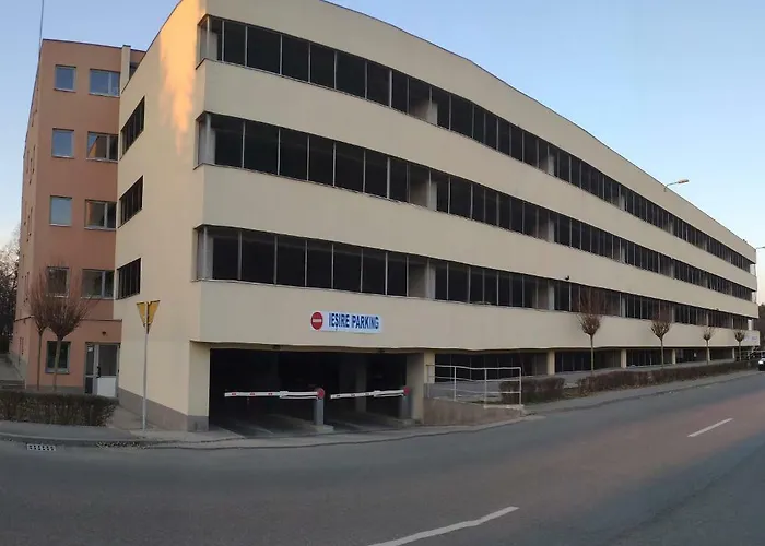 International Aparthotel - Free Parking
